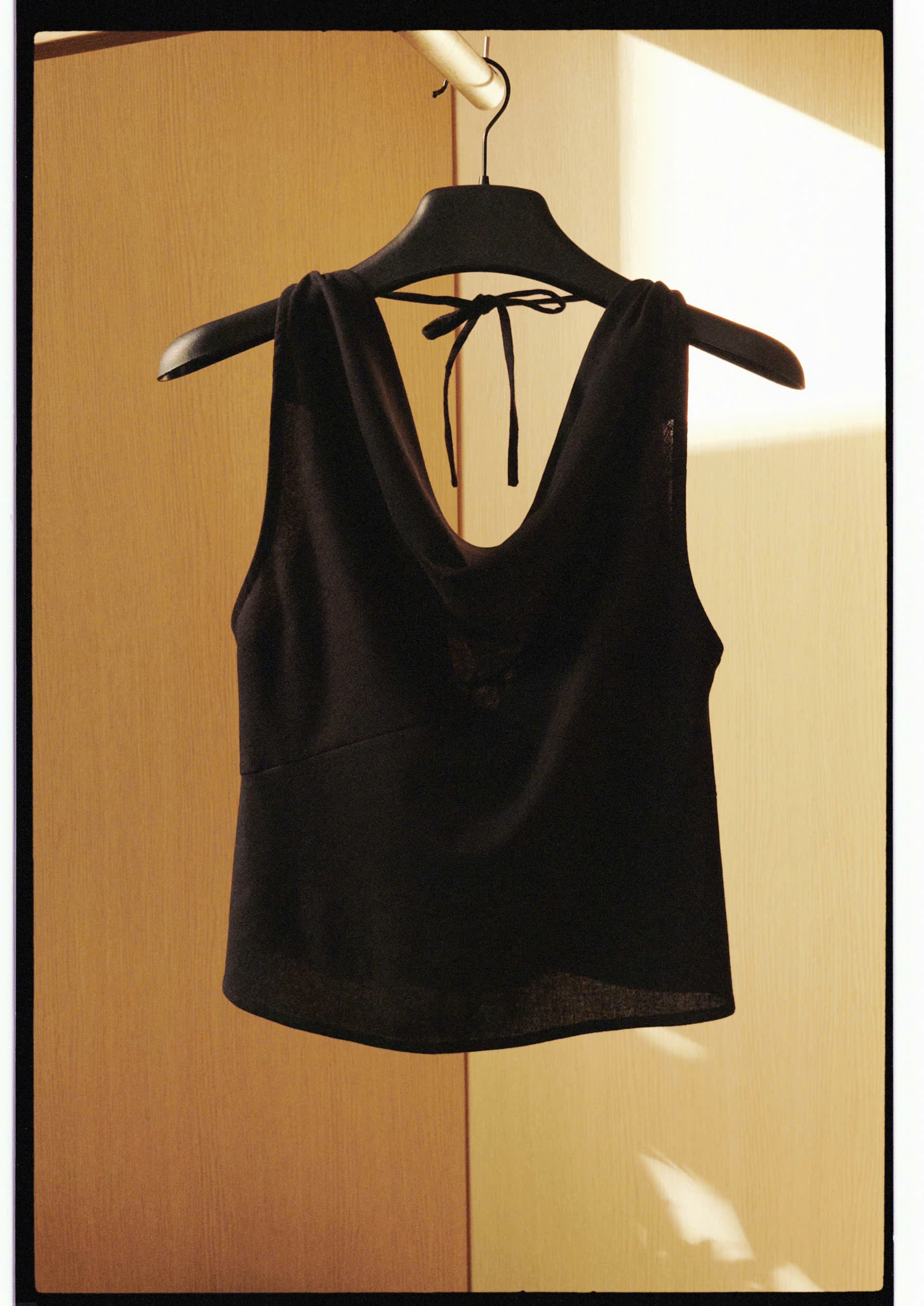 YEU KIEU TOP - BLACK